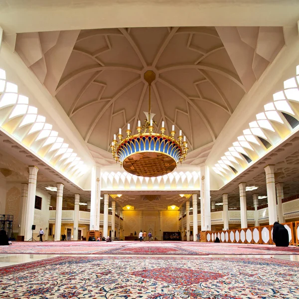 İran'da eski antika cami içinde 