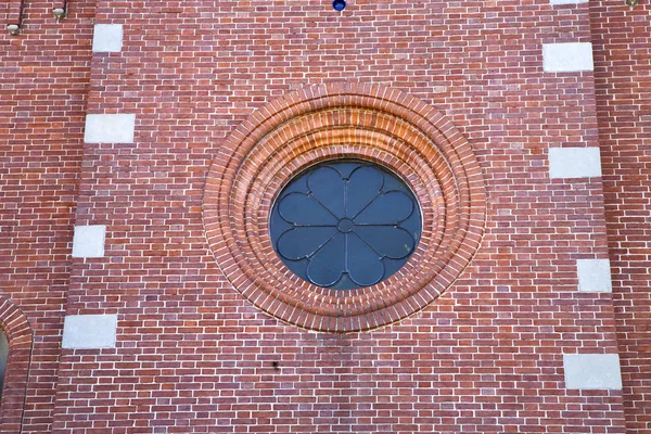 Gül pencere İtalya lombardy sumırago eski kilise — Stok fotoğraf