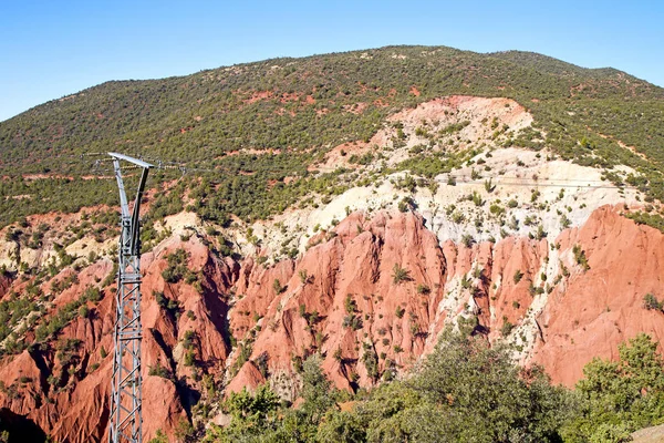 The   red electricla line  dades valley  atlas — Stock Photo, Image