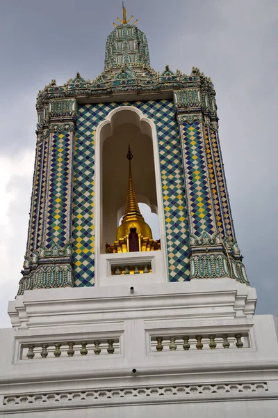 Tailândia bangkok chuva terraço cores religião m — Fotografia de Stock