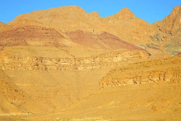 Im Atlas-Tal abgelegener Hügel — Stockfoto