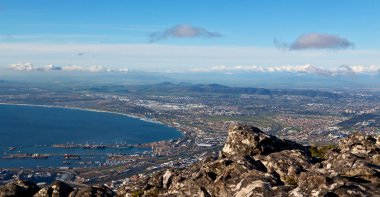dağ içinde Güney Afrika şehir manzarası