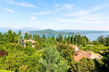 İtalya manzara Panoraması göl ve dağ içinde 