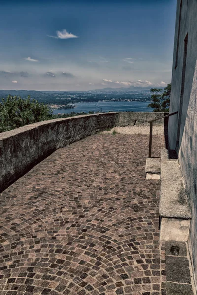 V Itálii krajina panorama jezera a hory — Stock fotografie