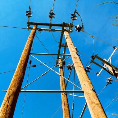 Umman elektrik kablo ahşap pilon enerji ve geçerli satır 