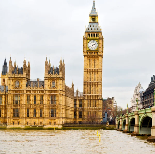 Inglaterra cidade envelhecida em londres big ben e histórico velho construc — Fotografia de Stock