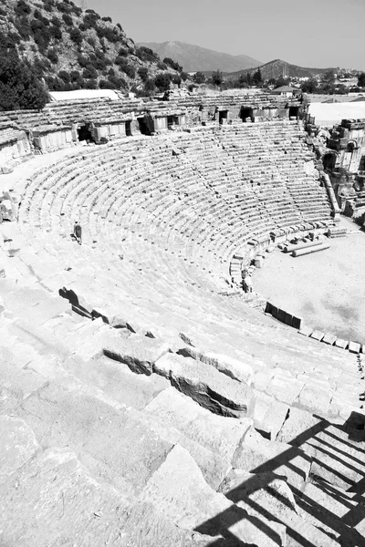 Nekropol ve yerli mezar taş Arkeoloji tiyatroda benim — Stok fotoğraf