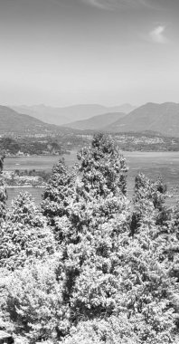 İtalya manzara Panoraması göl ve dağ içinde 