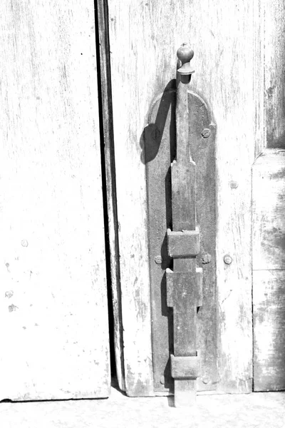 이탈리아 골동품 문 입구에서 — 스톡 사진