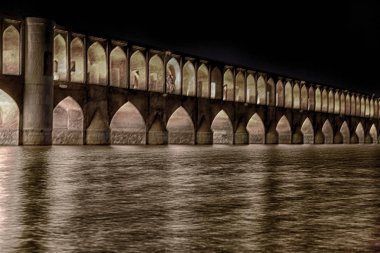 İran'da eski köprü  