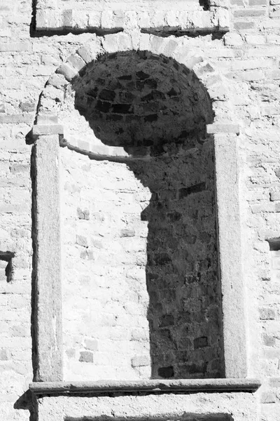 En italia antigua ventana histórica — Foto de Stock