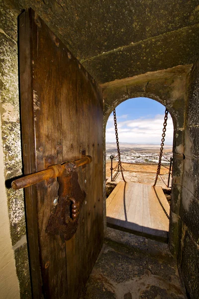 En teguise arrecife la antigua torre del castillo de pared y la puerta —  Fotos de Stock