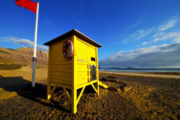 Red flag water lifeguard chair cabin in spain  lanzarote     coa — Stock Photo, Image