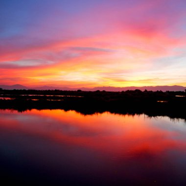  Güneşin renkleri tam sudan görüntülemek  