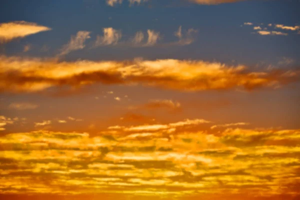 自然光と空の空を雲します。 — ストック写真