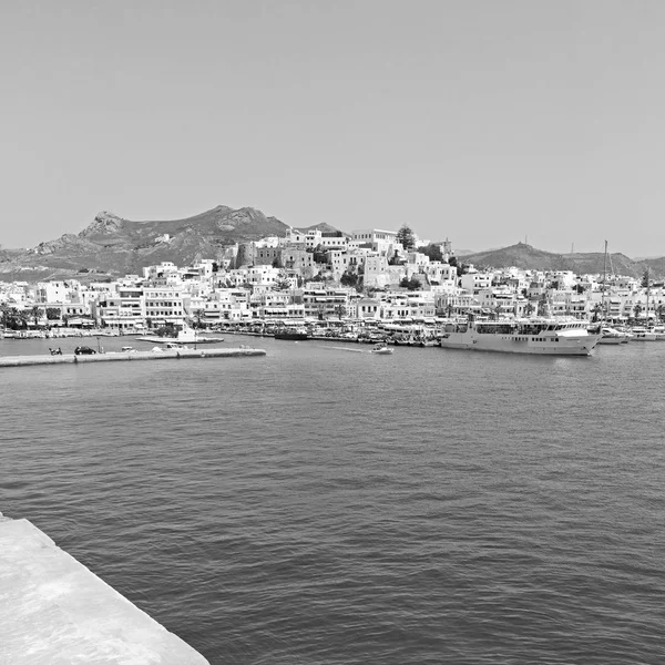 Historia vieja en el puerto de la isla de Cícladas y el barco santorini naksos — Foto de Stock