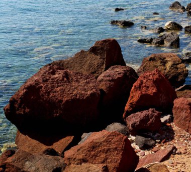Deniz ve gökyüzü santorini Avrupa gre içinde yalnız kuru bush rock