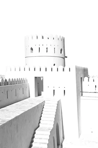V Ománu muscat staré obranné pevnosti battlesment oblohy a hvězdy — Stock fotografie