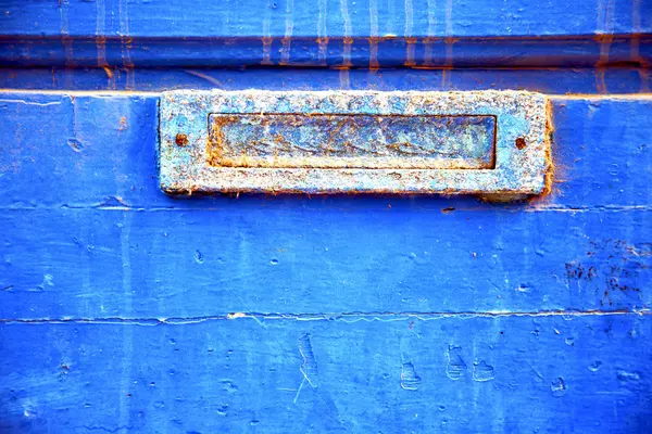 Dirty stripped paint  the mail box — Stock Photo, Image