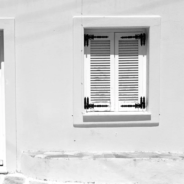 Régi építészet Görögország sziget ablak és ajtó fehér col — Stock Fotó