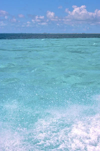 Tierra ola mexico froath espuma gota día — Foto de Stock