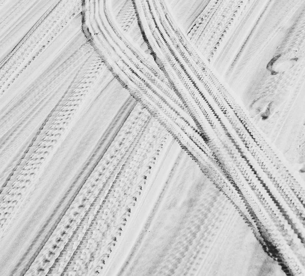 Oman pista de alguns carros na textura areia e direção — Fotografia de Stock