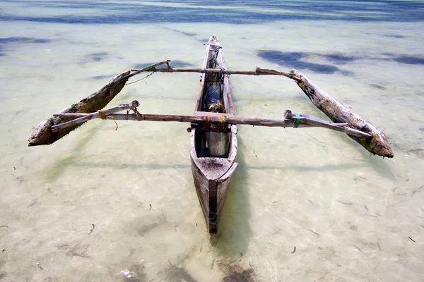 V modré laguně relaxovat pobřeží zanzibar — Stock fotografie