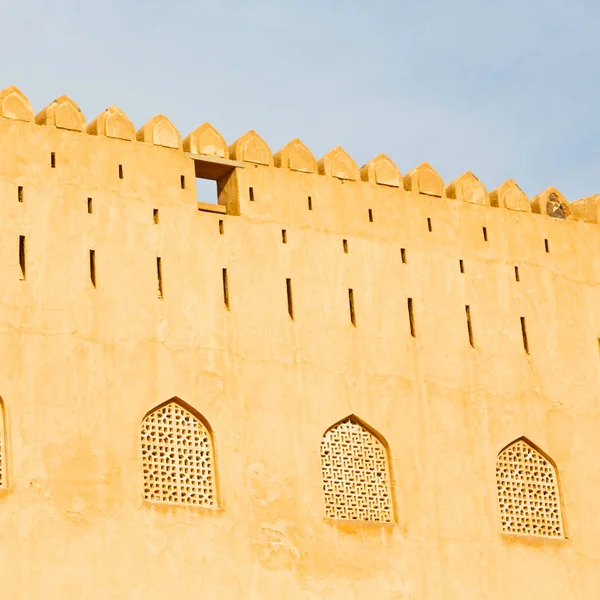 In oman muscat il vecchio forte difensivo battaglia cielo a — Foto Stock