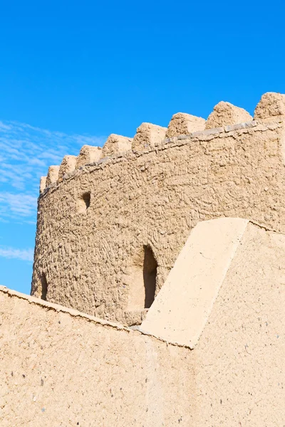 Dans oman muscat le vieux fort défensif battement ciel a — Photo