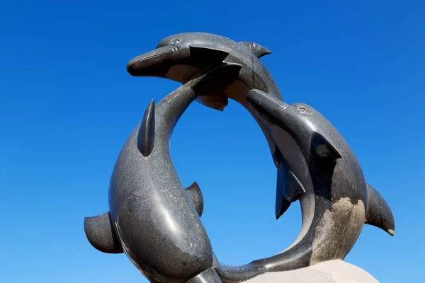 In oman oud standbeeld van dolfijn — Stockfoto