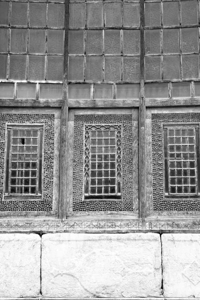 En iran l'ancienne fenêtre de l'architecture — Photo