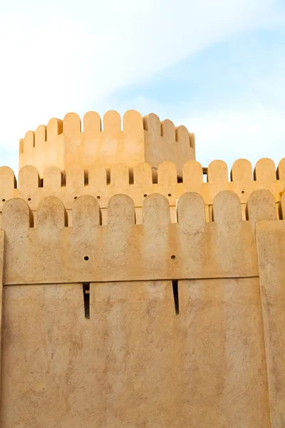 Dans oman muscat le vieux fort défensif battement ciel a — Photo