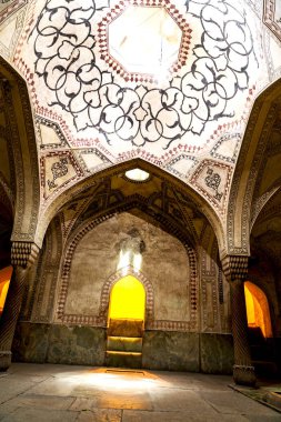 İran'da eski antika cami içinde 