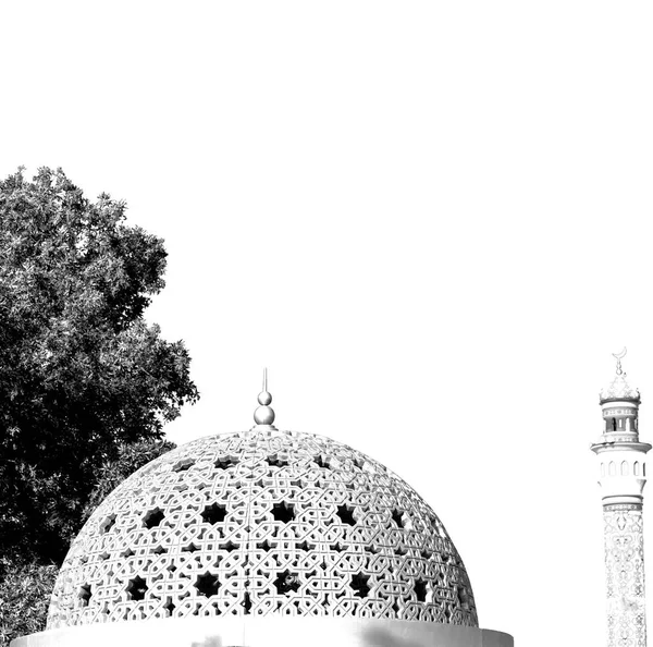 In oman muscat the old mosque minaret and religion in clear sky — Stock Photo, Image