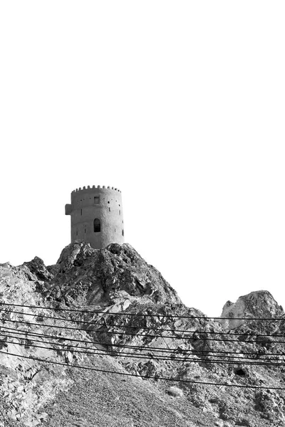 在阿曼马斯喀特岩石老防守堡 battlesment 天空和 — 图库照片