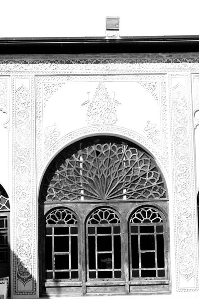 En iran l'ancienne fenêtre de l'architecture — Photo