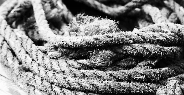 Una cuerda en yate accesorio barco —  Fotos de Stock