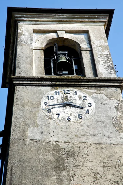 Solbiate arno vecchio una chiesa torre giornata di sole — Foto Stock