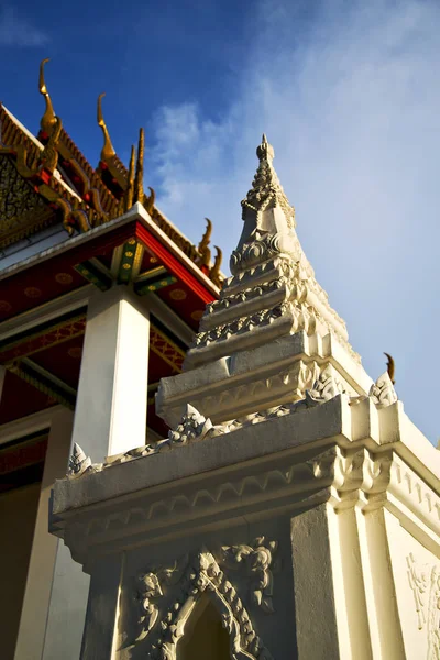 Asia thailandia bangascar palazzi soleggiati cielo e re — Foto Stock