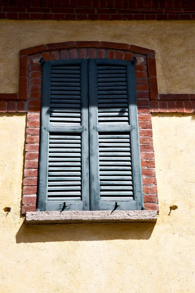 百叶窗欧洲意大利伦巴第米兰封闭的 ab — 图库照片