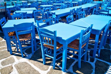 Tablo santorini Avrupa'nın Yunanistan eski Restoran sandalye ve su