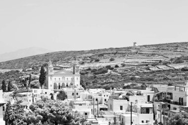    eski ev ve beyaz renk