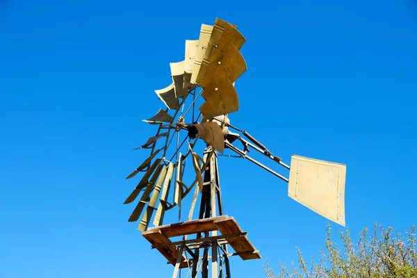 In het nationaal park windmolen turbinetechnologie — Stockfoto