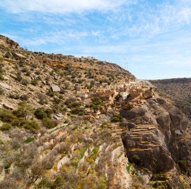 Umman dağda eski terk edilmiş köy evi ve cl kemer
