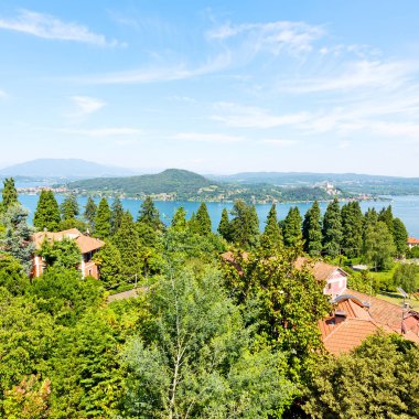 İtalya manzara Panoraması göl ve dağ içinde 