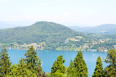 İtalya manzara Panoraması göl ve dağ içinde 