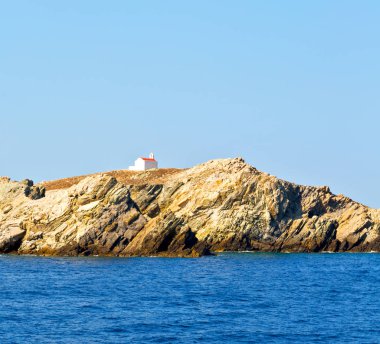 Akdeniz se tekne adalarından köpük ve köpük Yunanistan