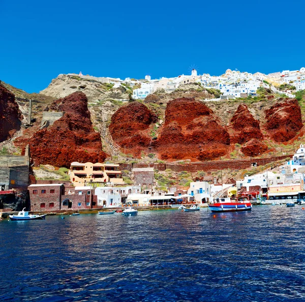 Avrupa'nın bir tekneden Yunanistan santorini Island house ve kayalar