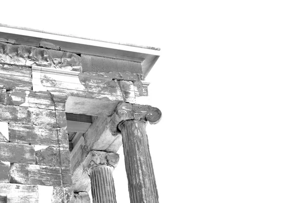 Viejo remolque y ladrillo de mármol en Europa athens acrópolis y cielo —  Fotos de Stock