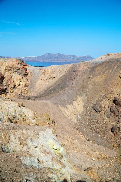 在欧洲圣托里尼岛希腊天空和地中海 s 火山土地 — 图库照片